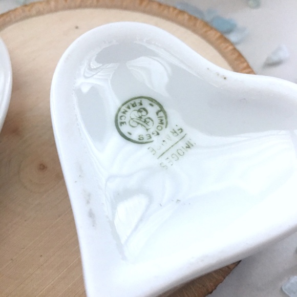 White Flower Heart Shaped Lidded Limoges Trinket Box - Picture 5 of 7